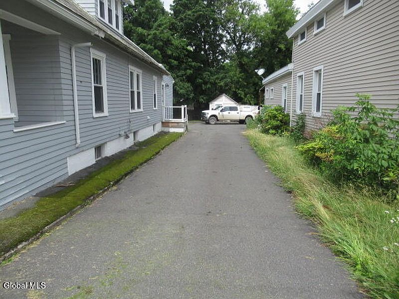 2nd image of 811 Hudson Avenue