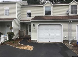 92 Deer Run Dr, Ballston Spa, NY 12020