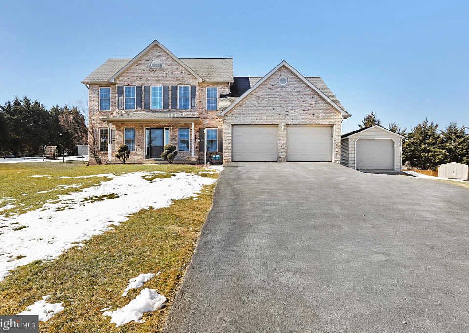 1st image of 169 N Blackberry Ln