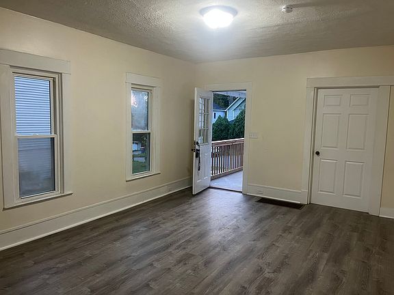 5th image of 454 Emerald Ave NE #1