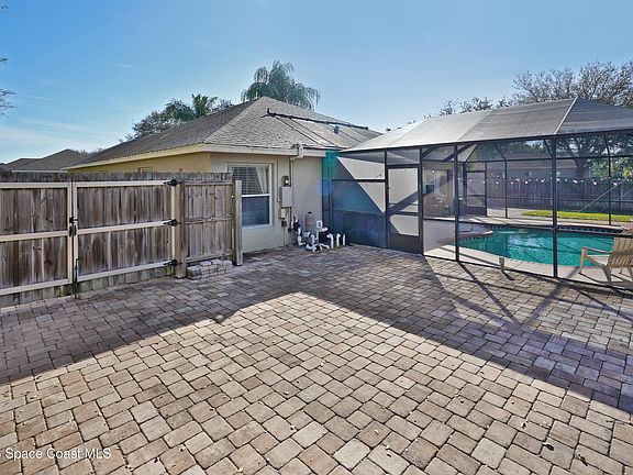 4th image of 6042 Newbury Cir