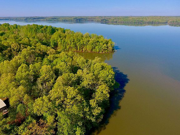 Gentle Sloping Shoreline!