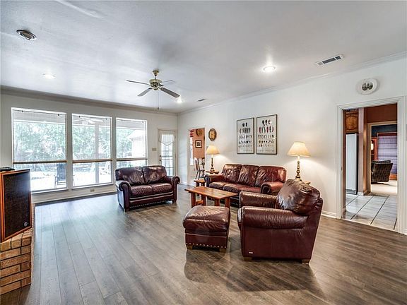 2nd image of 1605 Brentwood Trl