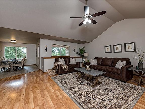 2nd image of 6 Dudley Ln