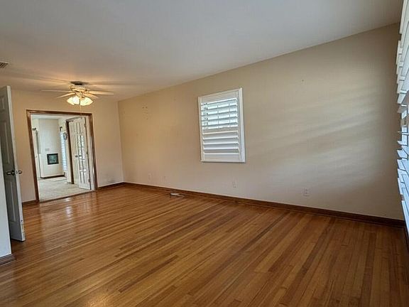 3rd image of 1226 HALIFAX Road