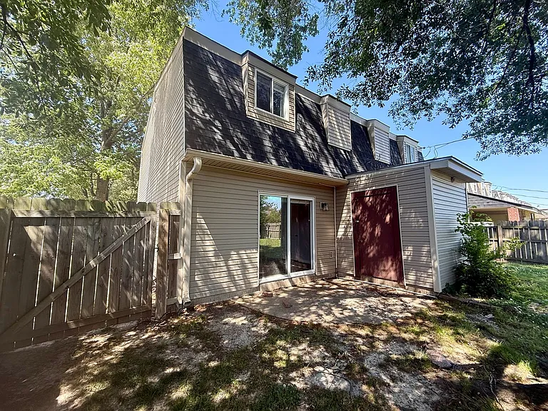 2213 Spence Cir — Photo 10