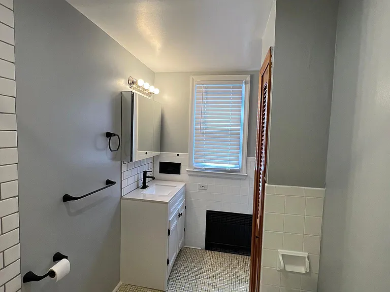 Burritt St — Photo 14