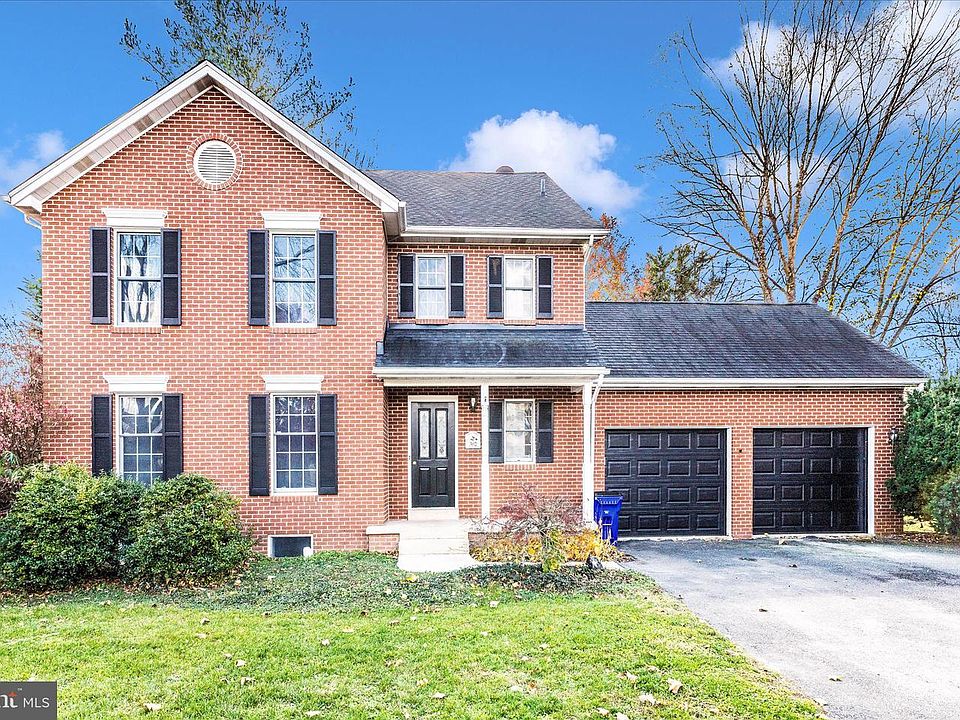 1st image of 302 Holleybrooke Ct