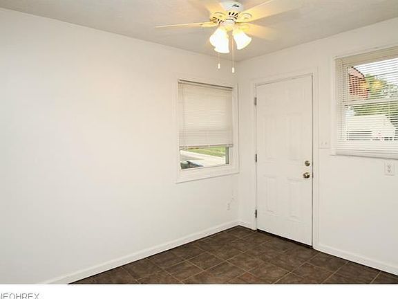 3rd image of 324 E Huston St