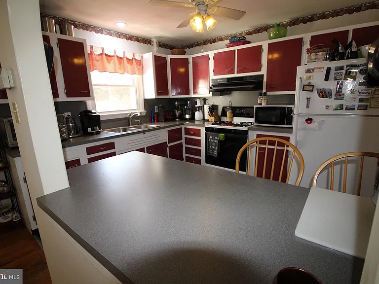 112 N Harvard Rd — Photo 8