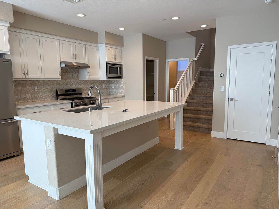 1st image of 241 Railway Ave