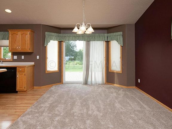 3rd image of 743 Lakeridge Dr
