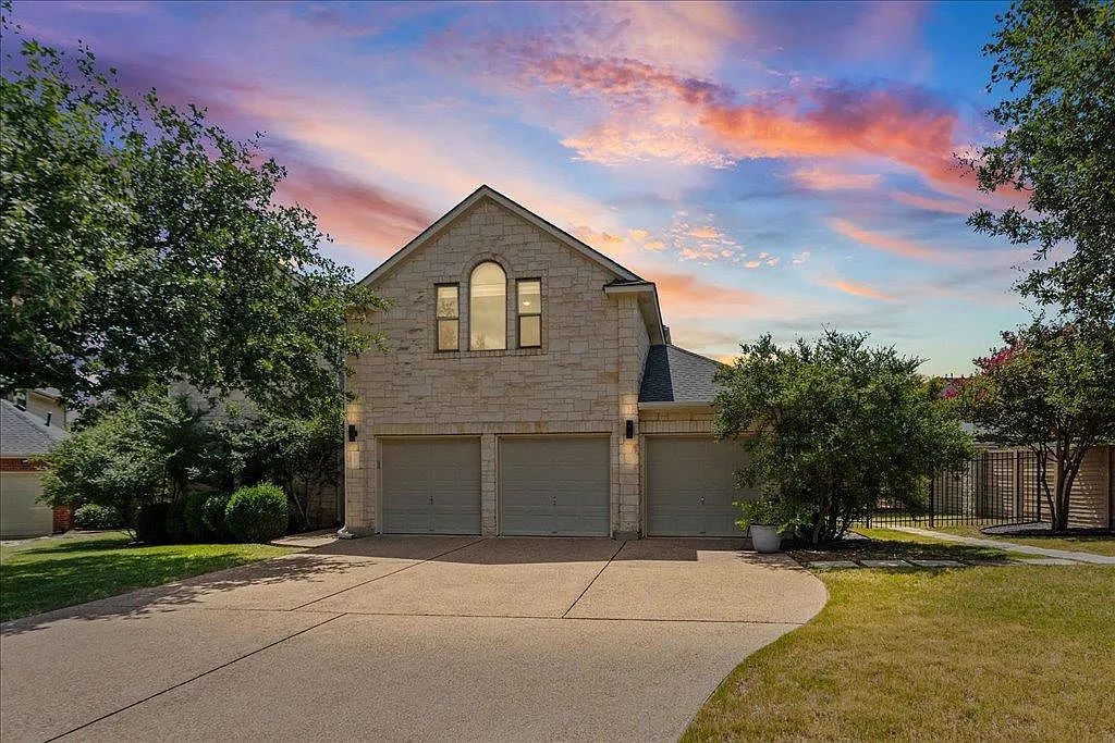 4 bed, 3.5 bath, 3143 sqft, $4,850 — Photo 1