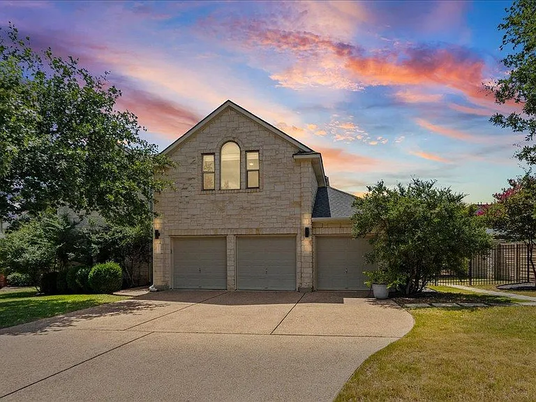 5301 Deerwood Ln — Photo 1
