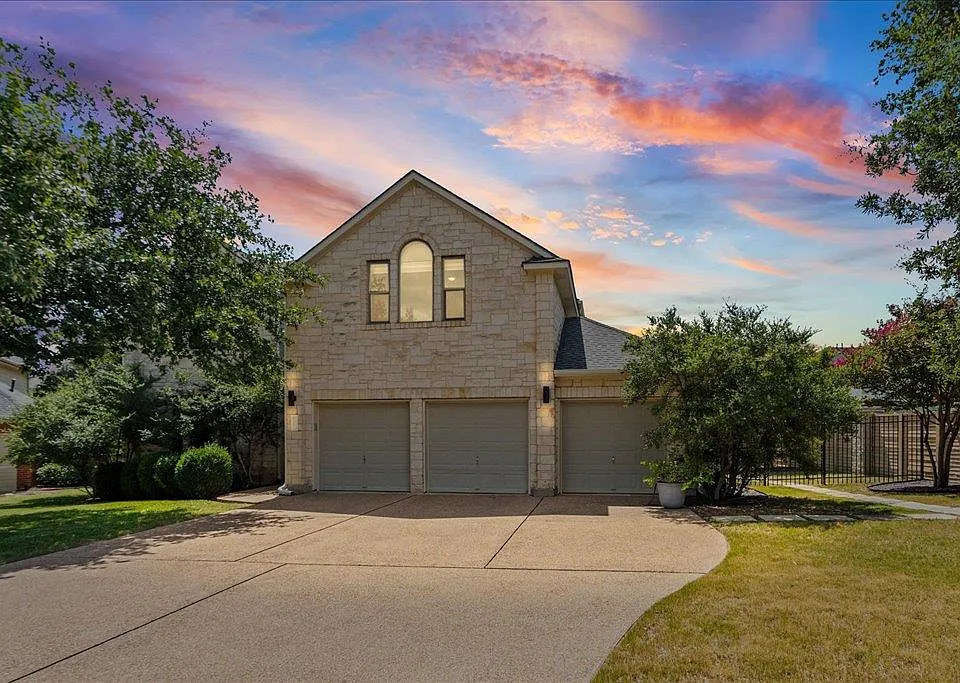 5301 Deerwood Ln