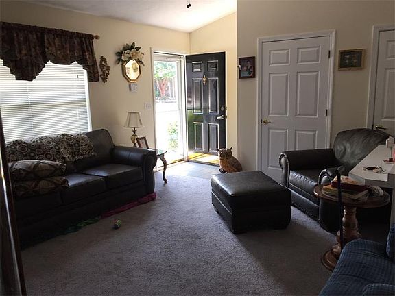 3rd image of 2818 Florence Dr