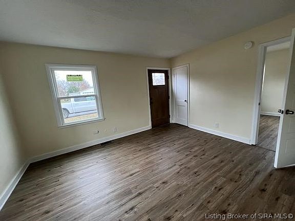 5th image of 537 Main Street