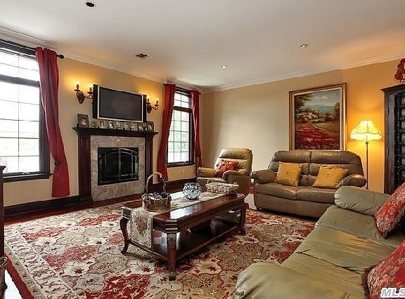 3rd image of 25209 Thornhill Ave