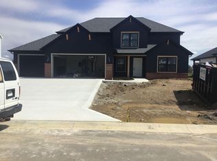 17456 Creekside Crossing Run, Huntertown, IN 46748