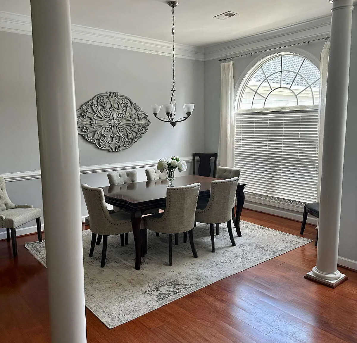 4 bed, 3.0 bath, 2433 sqft, $3,500 — Photo 3