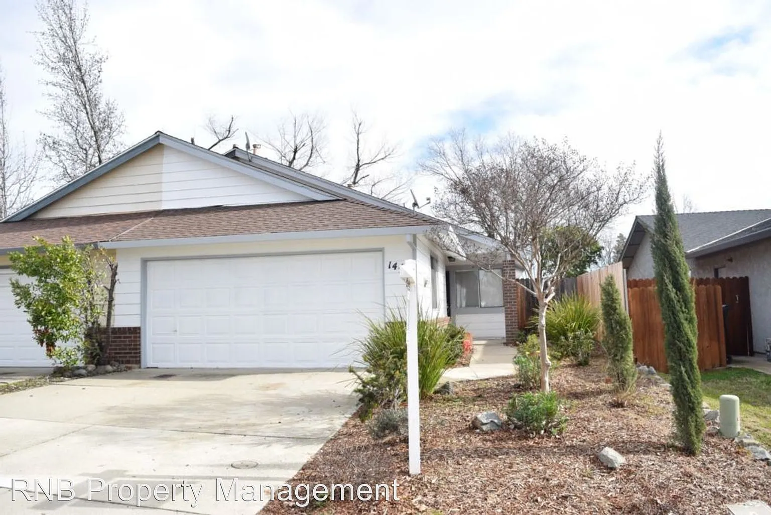 1444 Elm St photo 1