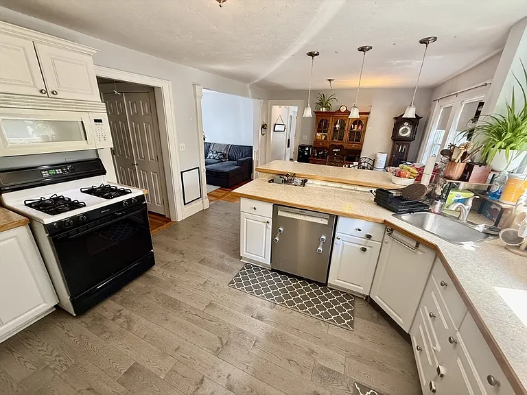55 Storrs Ave #2 — Photo 4