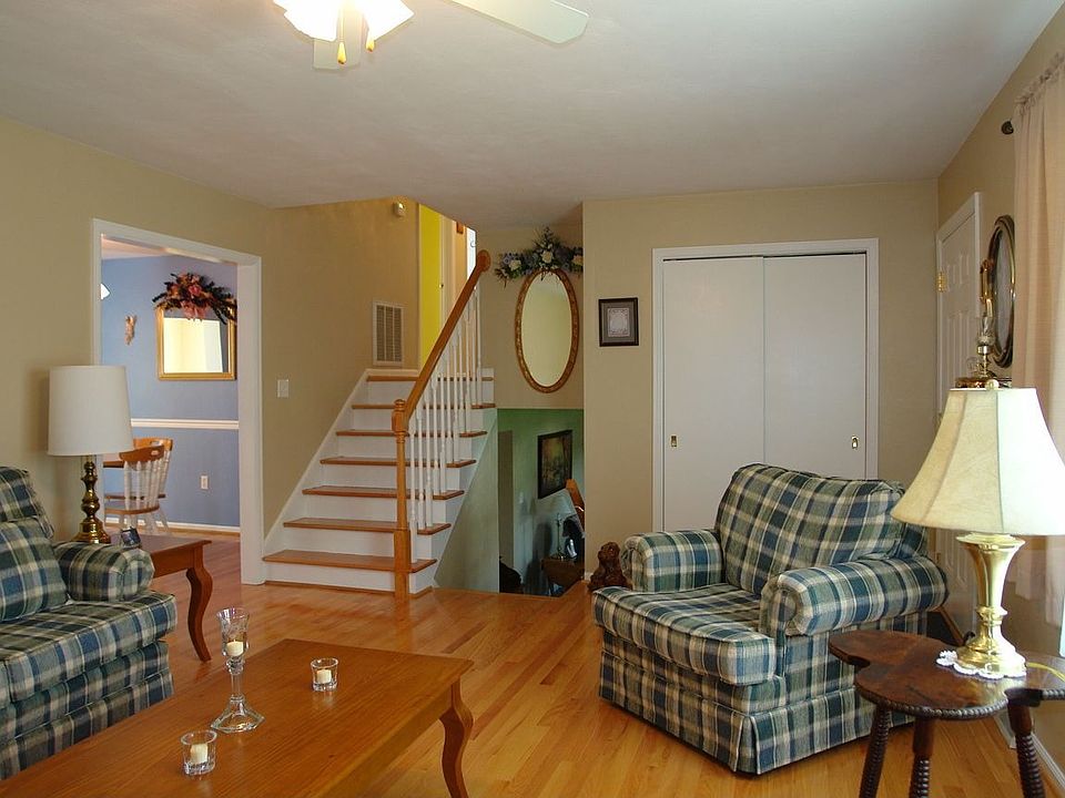 2nd image of 4628 Nelms Ln NE