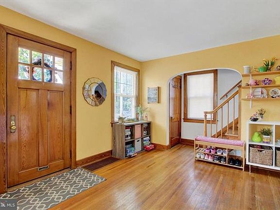 2nd image of 105 Allegheny Ave