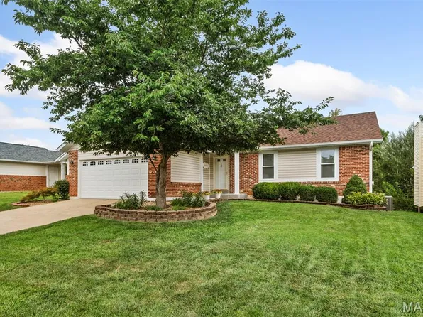 15 Dorchester Ct, Saint Peters, MO 63376