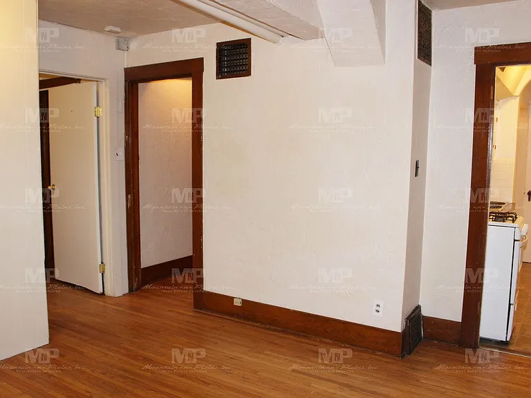 322 1/2 W Laurel St — Photo 3