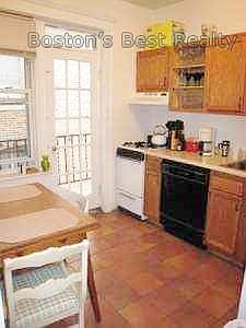 3rd image of 35 Orkney Rd APT 12