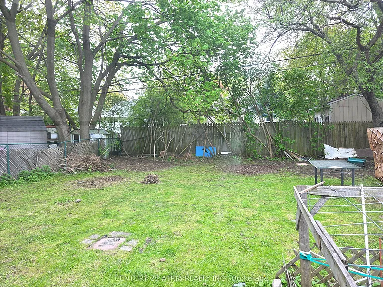 21 Meadowview Ave #LOWER — Photo 15