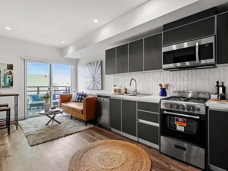 The Fairfax Flats — Photo 15