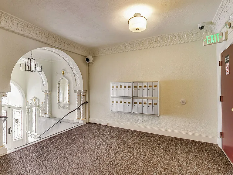 1405 Franklin — Photo 13