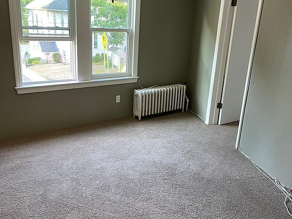 3rd image of 225 Hudson St Floor 2