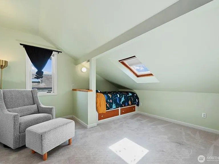 6314 19th Ave NE — Photo 3