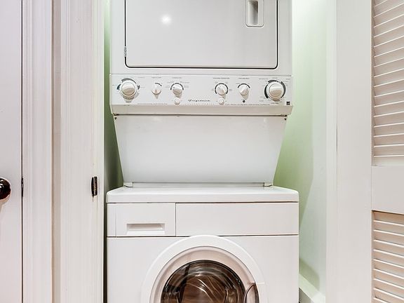 4th image of 632 Hinman Ave #40
