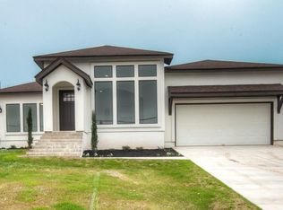 10630 Lake Park Dr, Dripping Springs, TX 78620