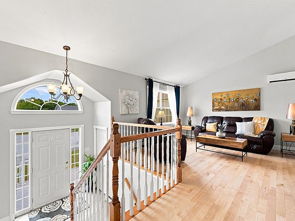 5th image of 50 Falcon Crest Ct