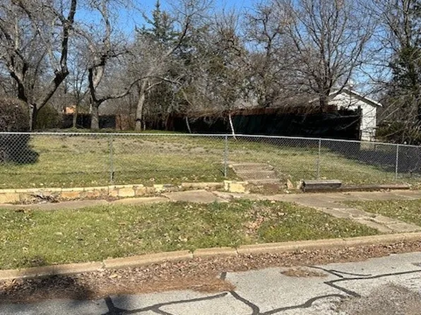 605 W Walker St, Denison, TX 75020