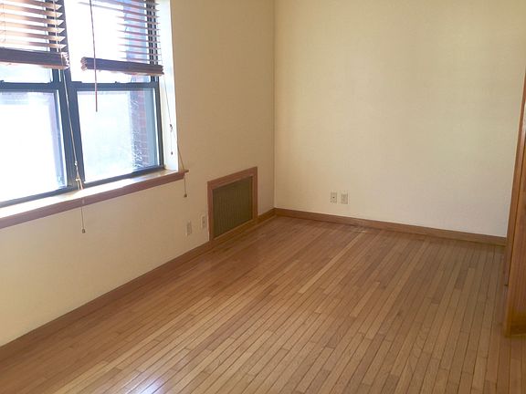 2nd image of 184 Bedford Ave APT 3