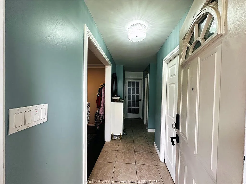 4 bed, 2.5 bath, $2,800 — Photo 2