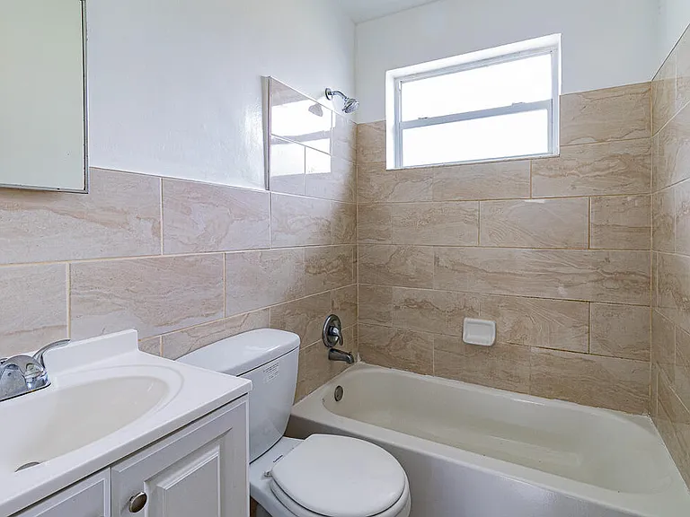 630 NW 15th Ter #1-2 — Photo 12