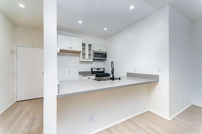 1st image of 424 S Westmoreland Ave APT 104