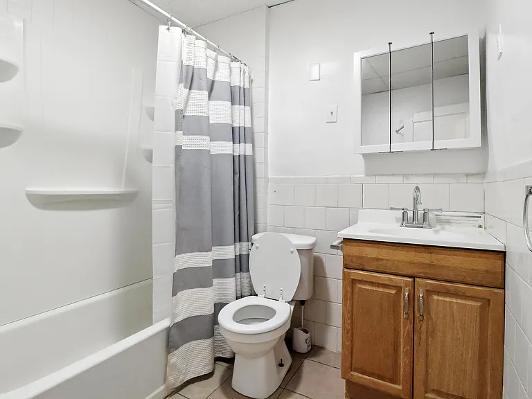 209 Main St #4 — Photo 15