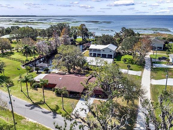 4th image of 1111 Lakeshore Dr