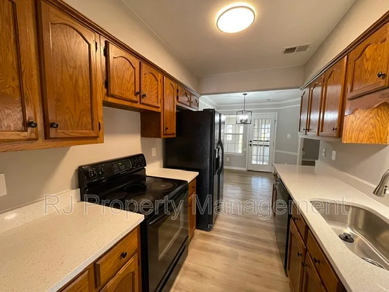 6913 Snyder Rd — Photo 6