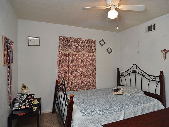 2nd image of 2810 Honeysuckle Dr