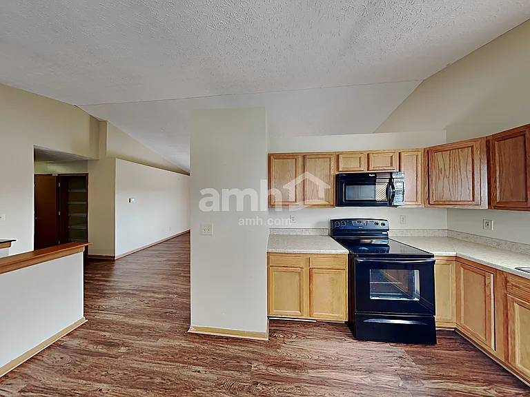 6811 Magdalena Ln — Photo 4