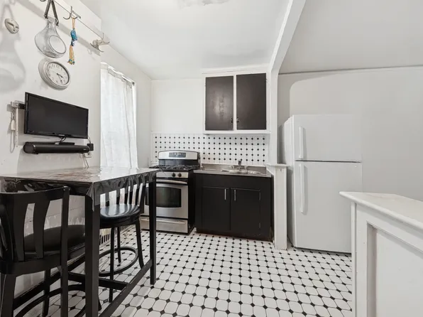 303 East 37th Street image 1 of 12